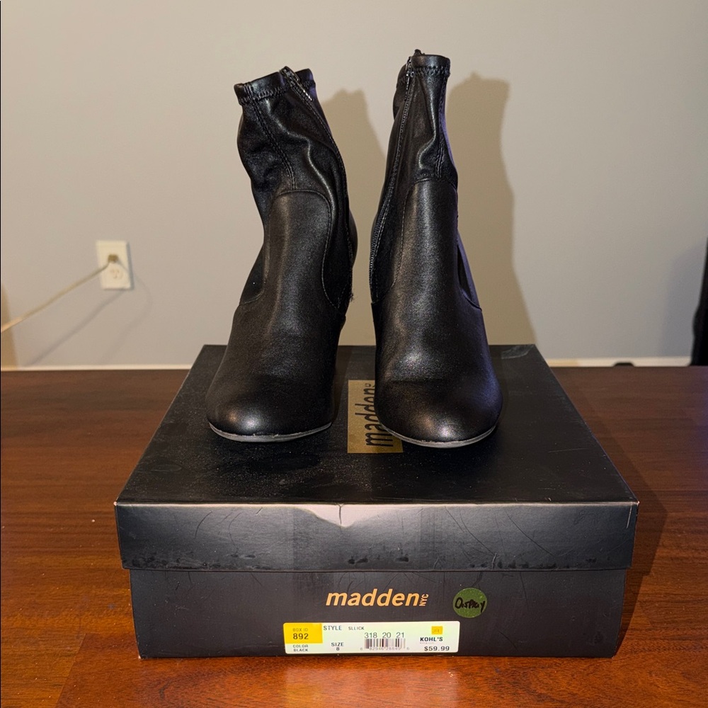 Madden NYC Ladies black Sllick heeled ankle boots. Size 8M.